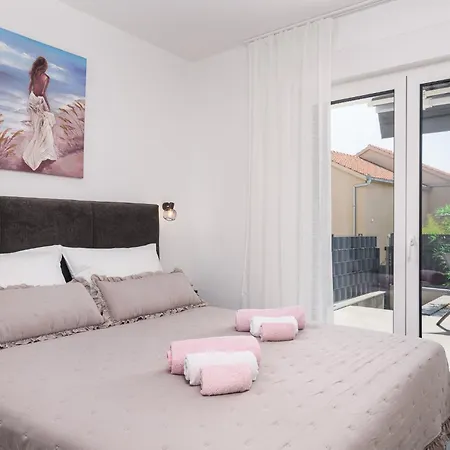 Rosi 公寓 特罗吉尔